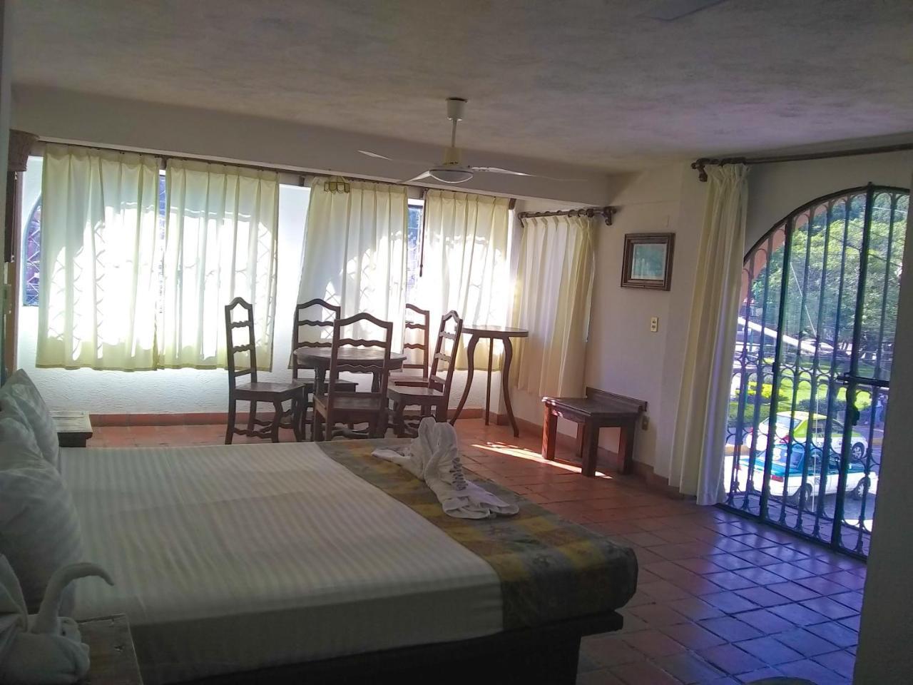 Casa Shaguiba Hotel Crucecita  Exterior photo