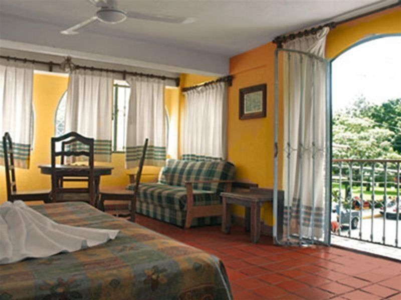 Casa Shaguiba Hotel Crucecita  Exterior photo